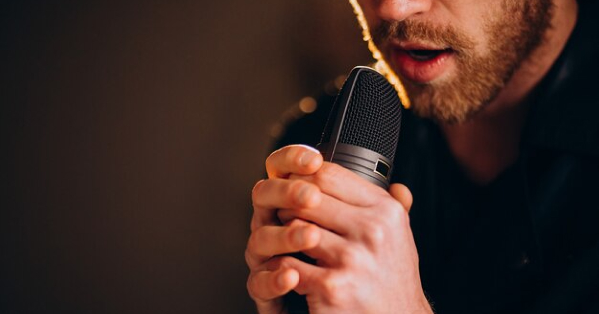 ¿Cómo mejorar la interpretación en una canción?